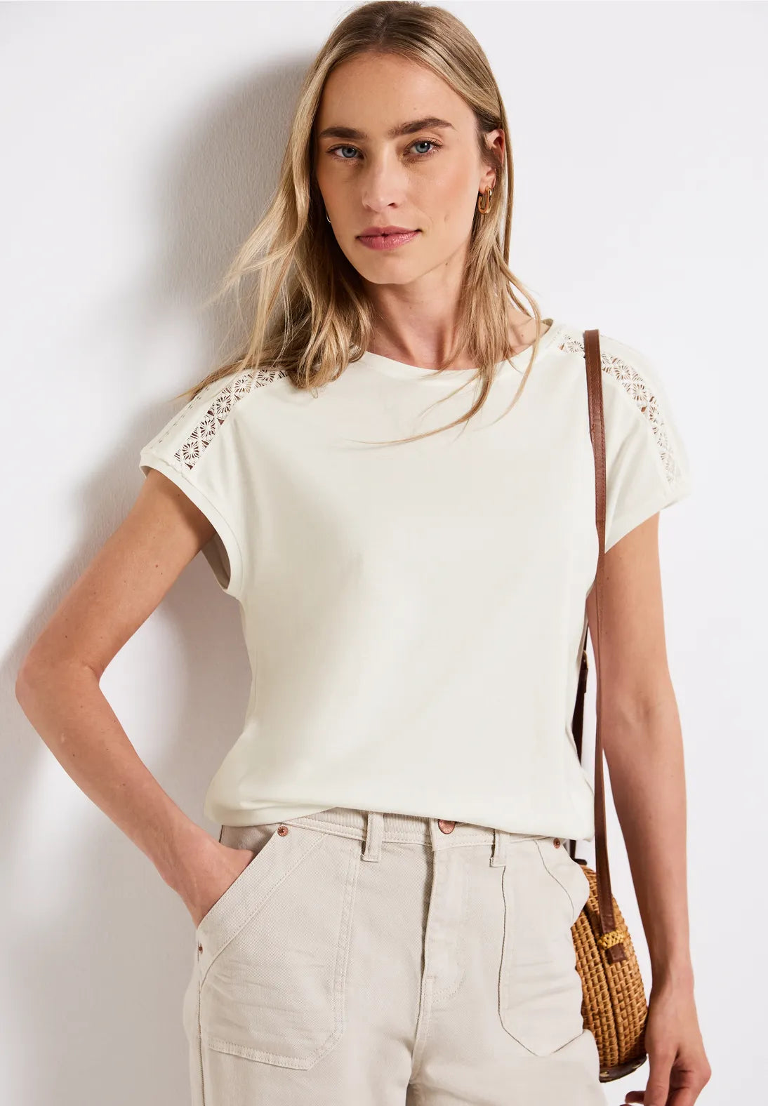T-shirt w.crochet tapes at shoulder                  323312
