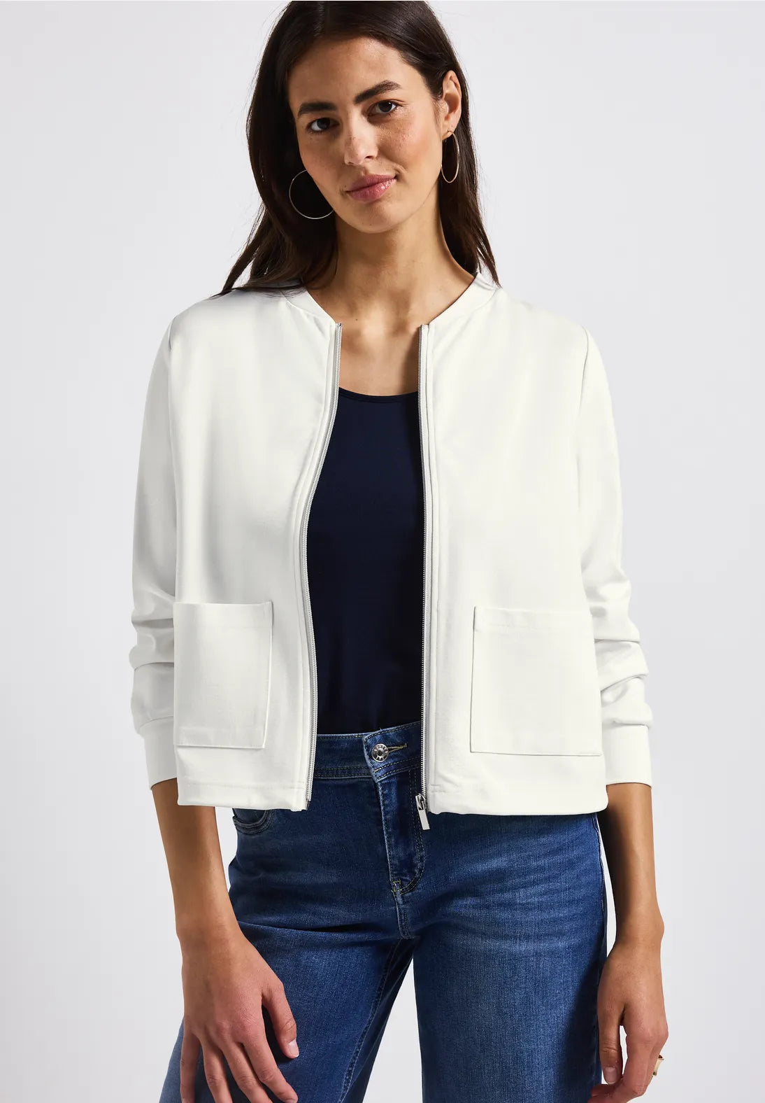 Short jacket w.pockets         off white                      323334
