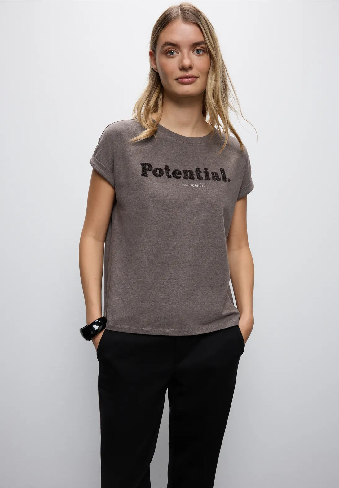 Soft T shirt w.bouclé wording    dark nomad brown          324043