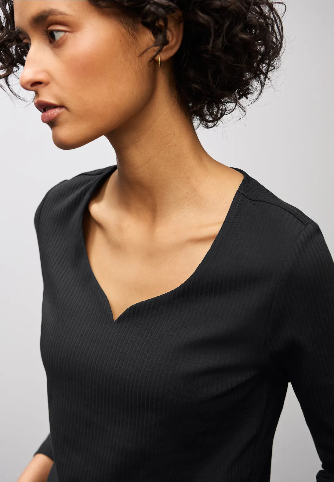 Heart Neck Rib Top - Black