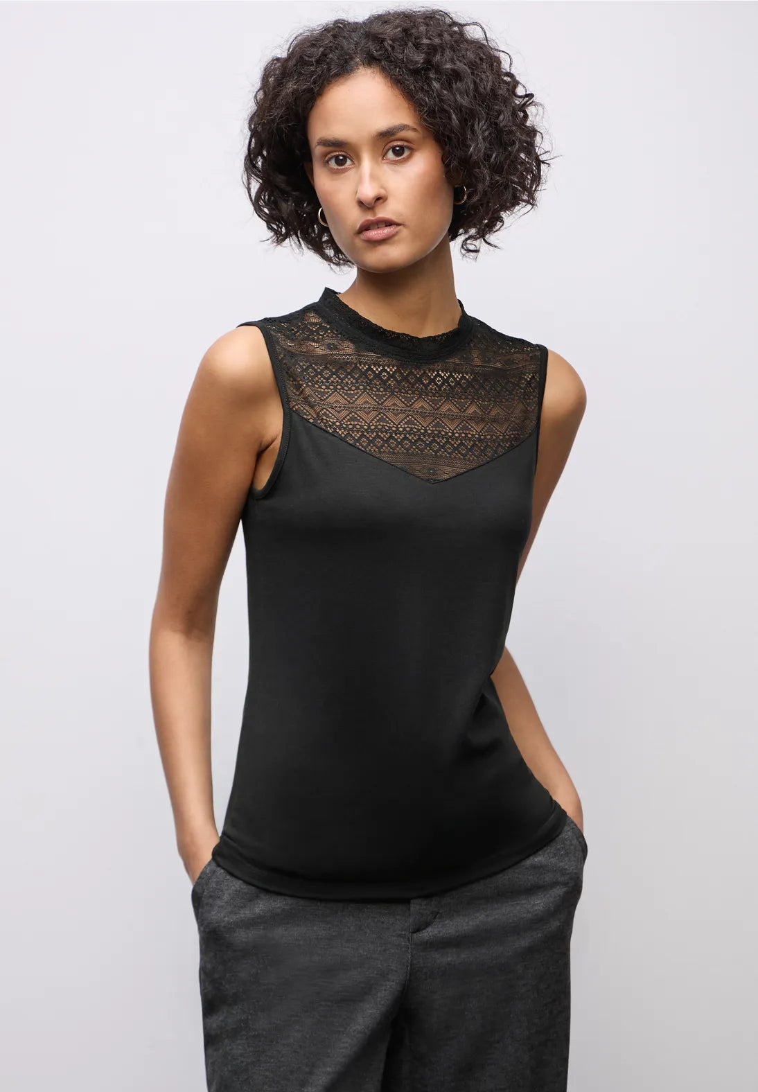 Top w.lace                     Black