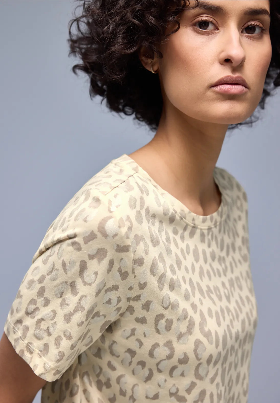 Shirt w.shiny leo print - light terra mocha