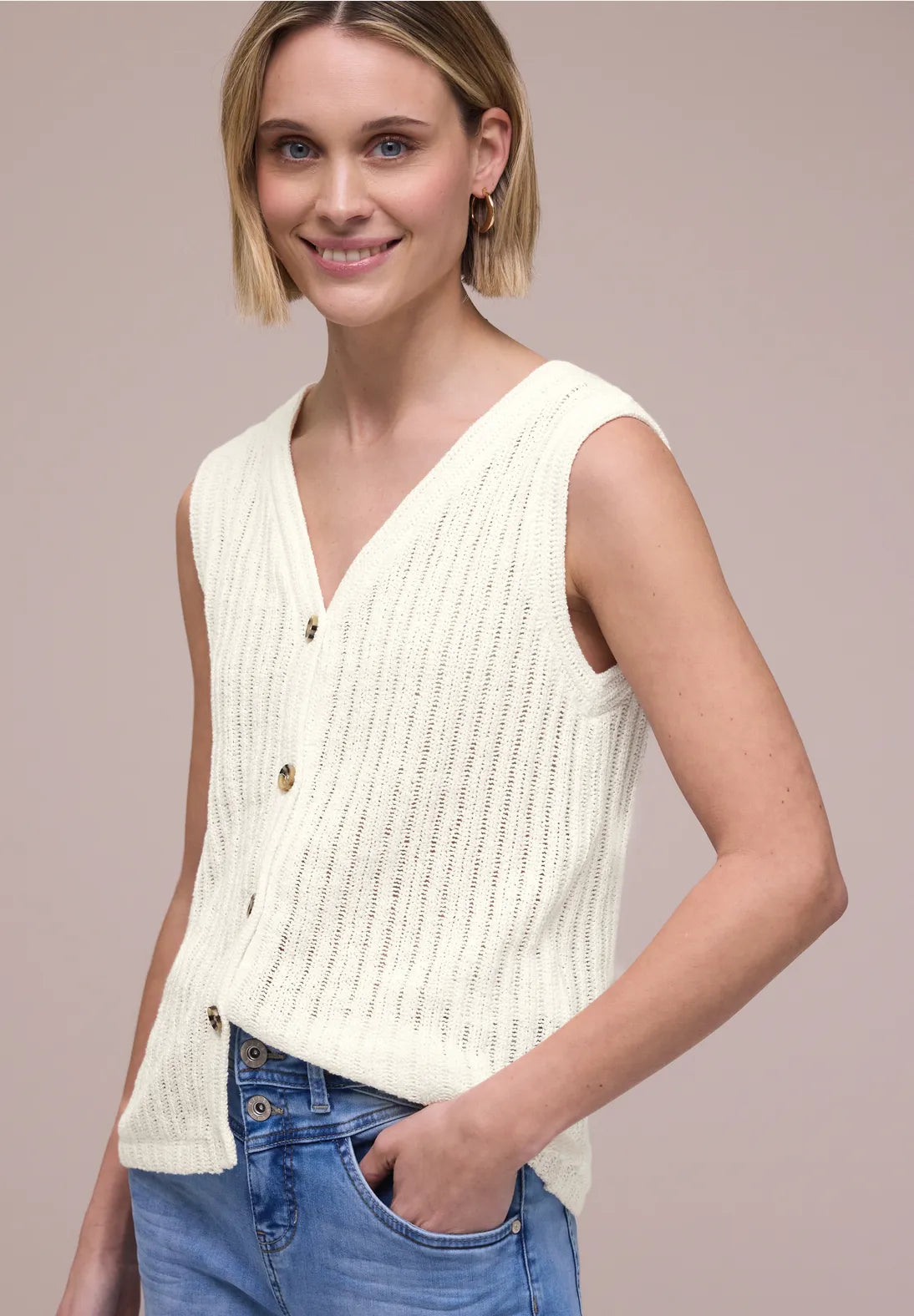 Knit v-neck vest          off white                      325063
