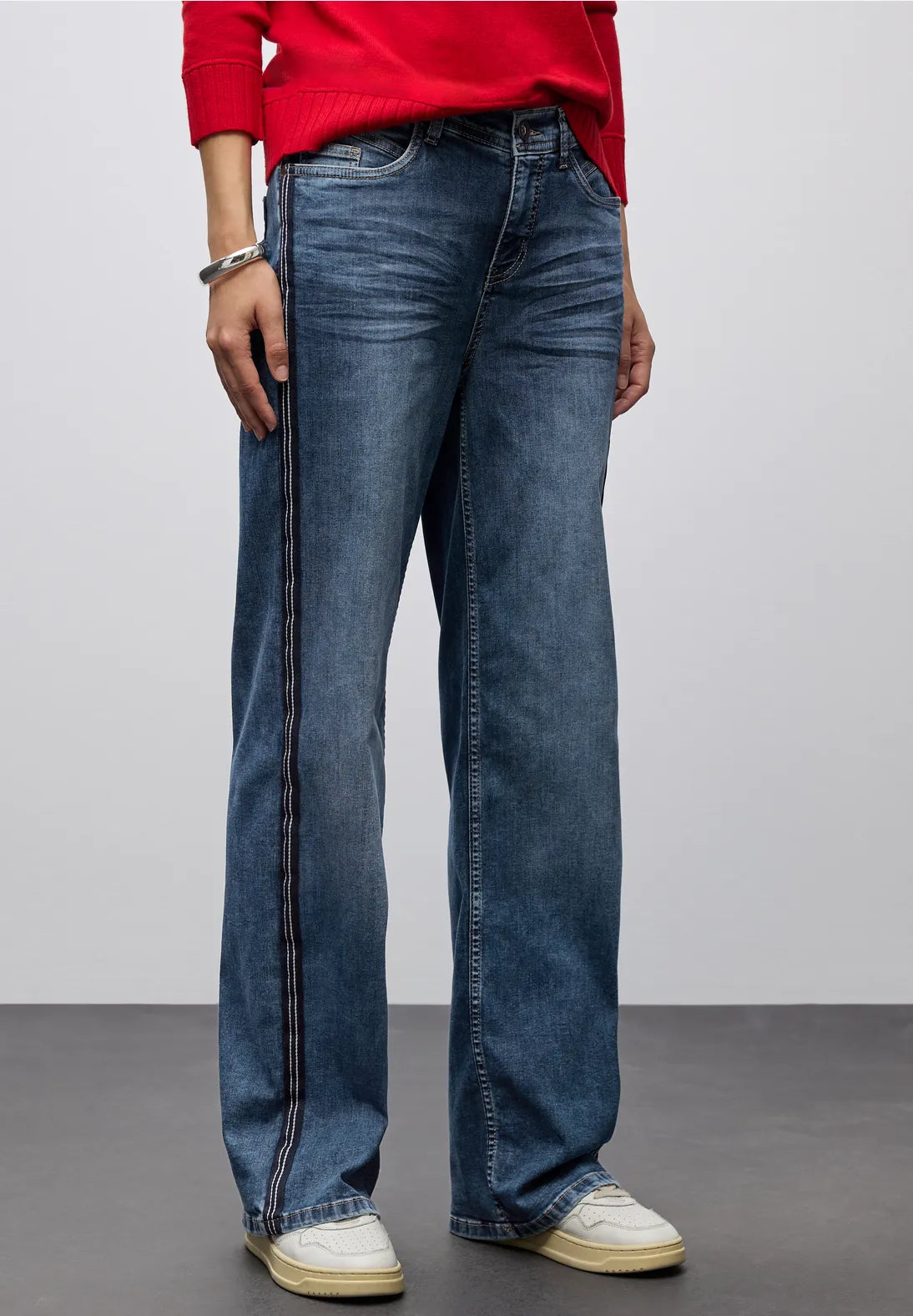 Wide Leg Jean w Stripe       379748