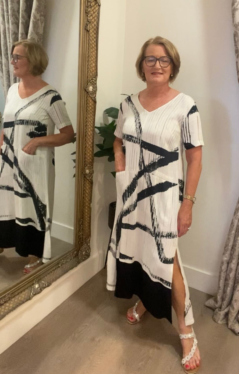 Brush stroke dress with contrast at hemline Cream/Black  NAS26320
