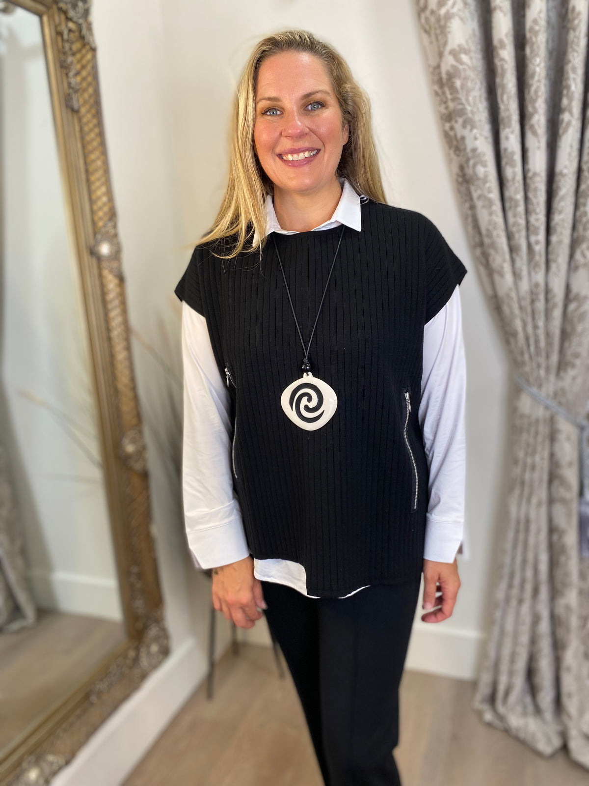 Appollo Vest - Black