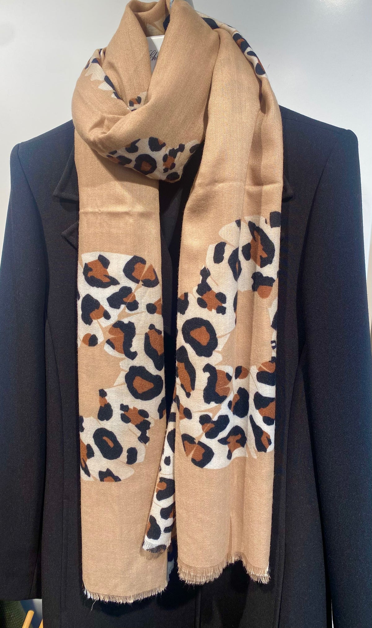 Leo Scarf - Camel