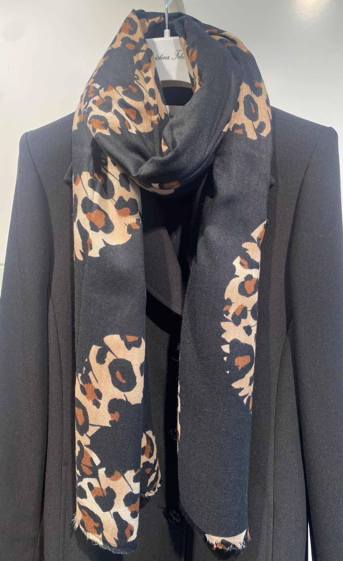 Leo Scarf - Black