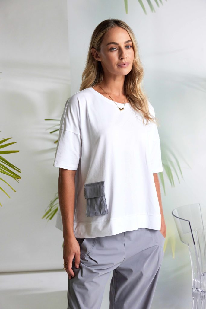 Round neck top with contrast pocket  White/Dove NAS26212