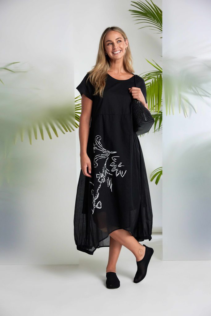 Placement print waisted dress with elasticated hemline Black/White NAS26287