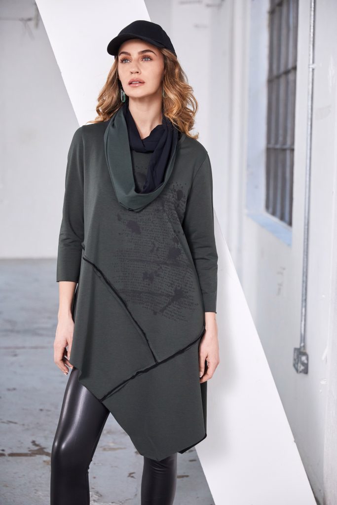 Placement print round neck top with dipped hemline and contrast binding-Forest/Black