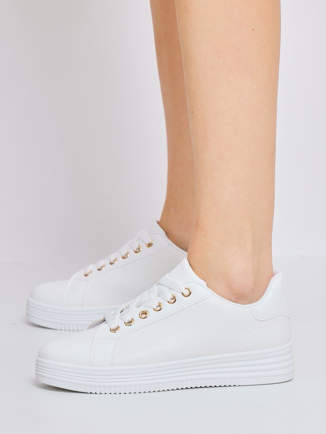 Cara White Trainer